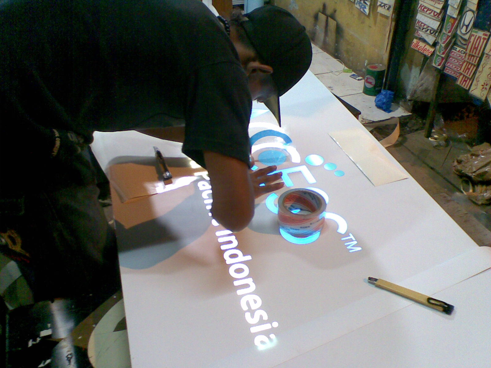 Pemasangan Huruf Timbul di PT.Progress Toyo Indonesia