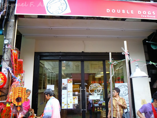 Double Dogs Tea Room at Bangkok Chinatown