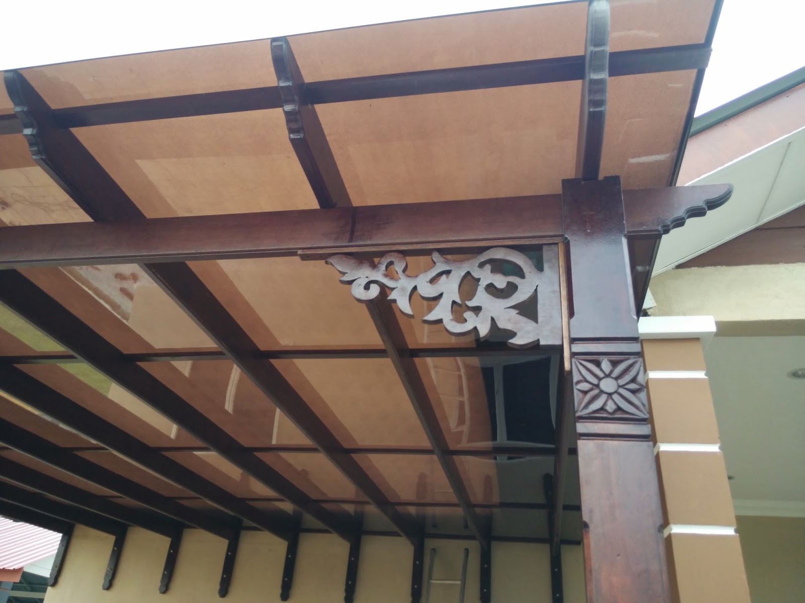 TERATAK SYURGA KESENIAN KAYU PAGOLA AWNING KAYU BERUKIR ATAP POLYCARBONAT