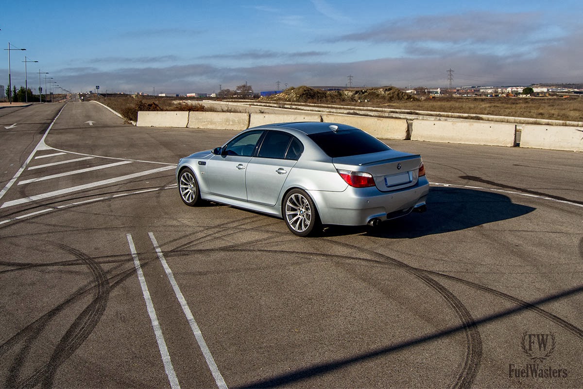 Este BMW M5 'E39' tiene complejo del modelo actual