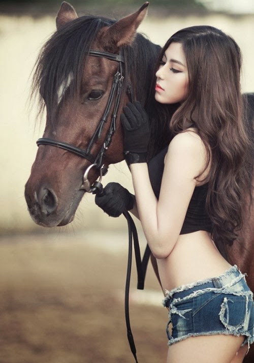 [Image: 1384226576-co-gai-chan-ngua-4.jpg]