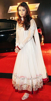 Aishwarya Rai Bachchan in Gorgeous salwar kameez