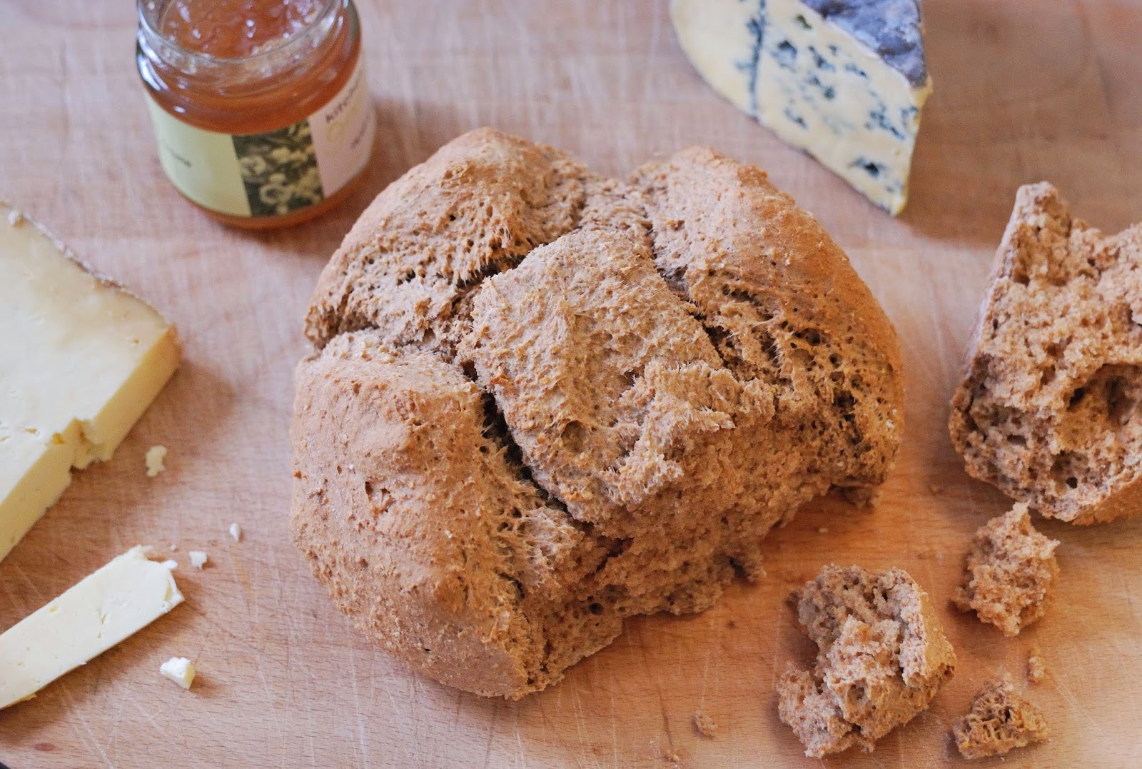 Pauline à la crème anglaise Soda Bread Irlandais pain au blé complet