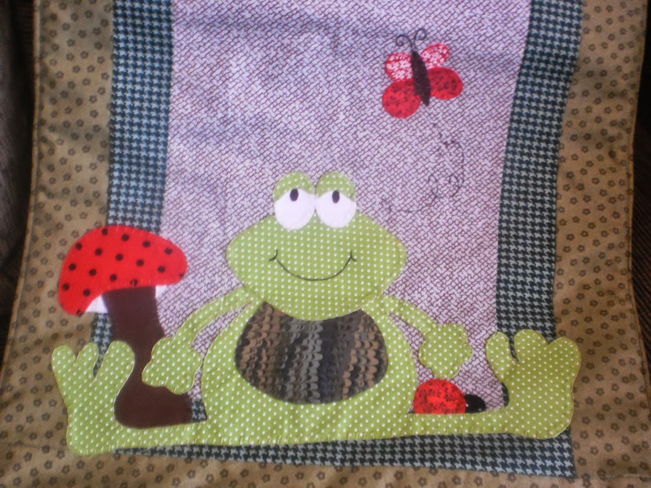 Tapete Patchwork Simples : Gente como n?o o achei o molde tive q fazer meuu mesmo… Tapete Patchwork Simples : Gente como n?o o achei o molde tive q fazer meuu mesmo…