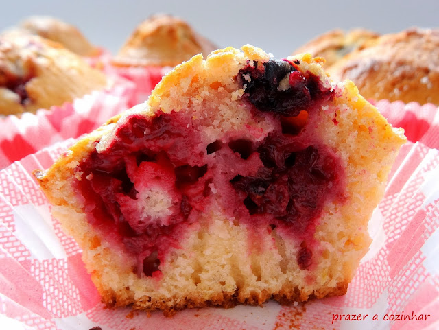 prazer a cozinhar - Citrus Sunshine Muffins with mixed berries