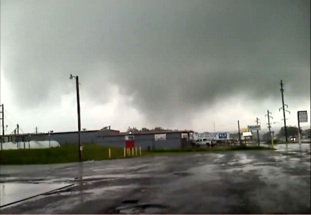 Capt. Spaulding's World Some Tornado Videos From Sedalia MO