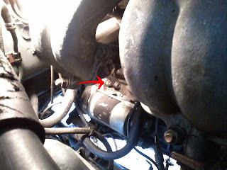 22RE Starter Top View Location of 22re starter top nut: view through EFI