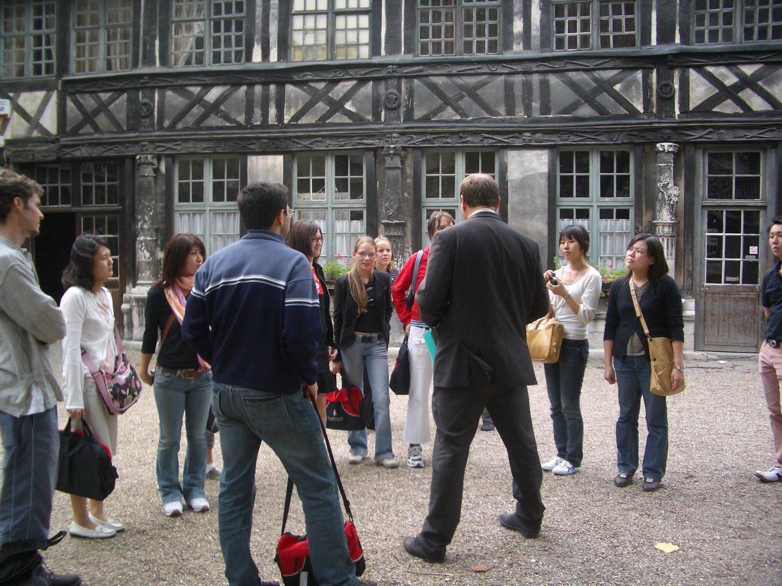 Femmes Francophiles Learning French Immersion Programme with the