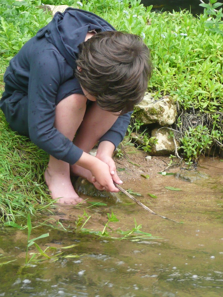 Résultat de recherche d'images pour "enfant rivière"