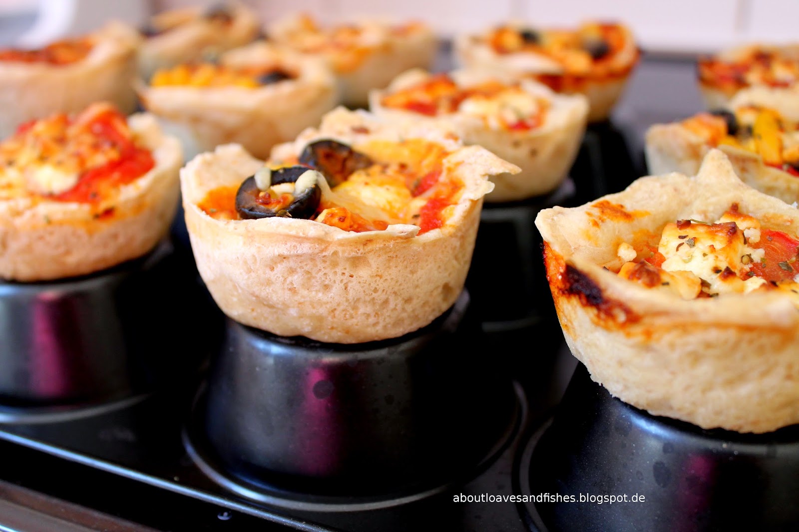 About Loaves and Fishes: Mini - Pizzen aus der Muffinform ...
