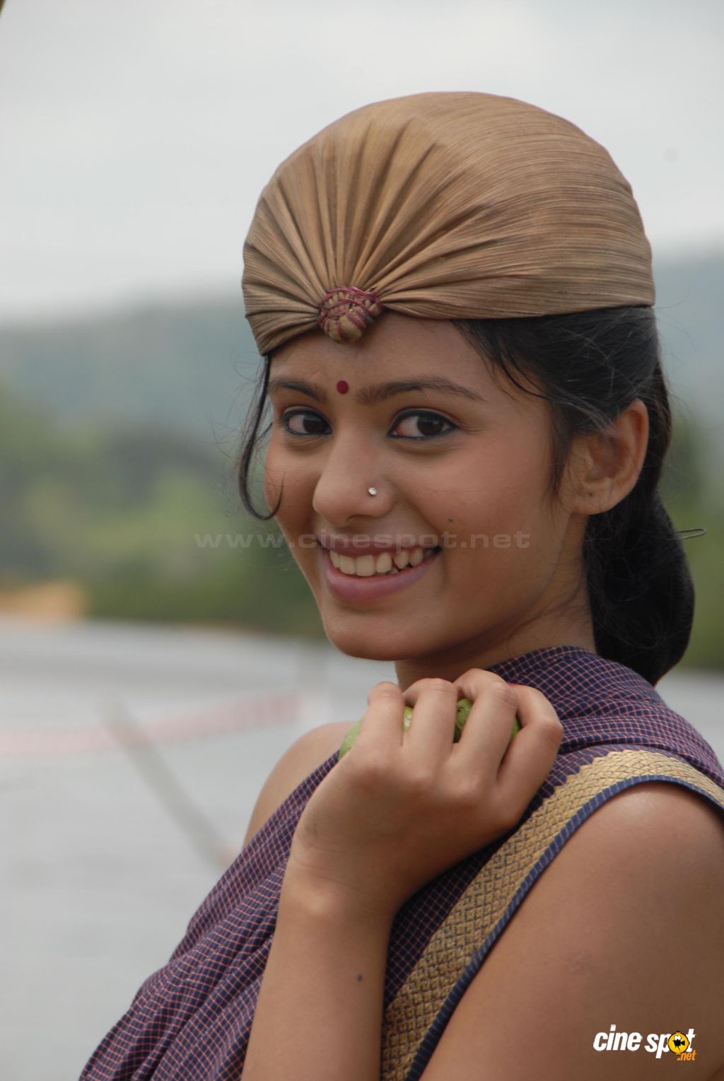 http://4.bp.blogspot.com/-QXSoIelZ_Ig/TpAdeMGtB-I/AAAAAAAAEoQ/gMNG43wxxjk/s1600/Deepa%2BSannidhi%2BPhotos%2B%25286%2529.jpg