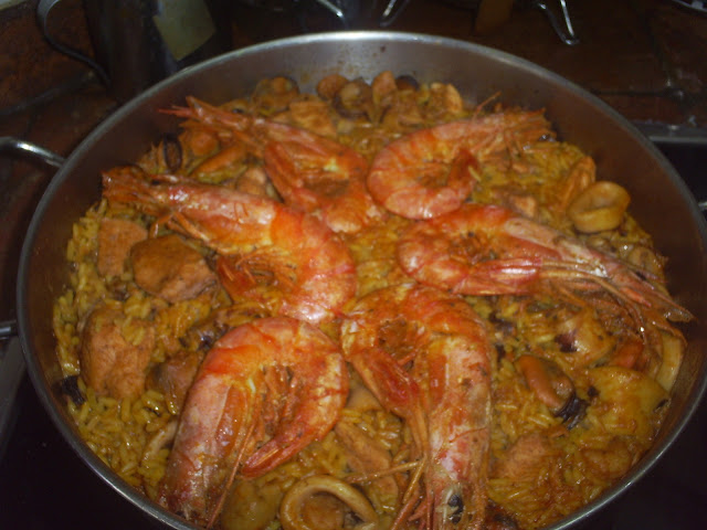 Paella mar y tierra / fue un dia como hoy arroz con pollo y mariscos