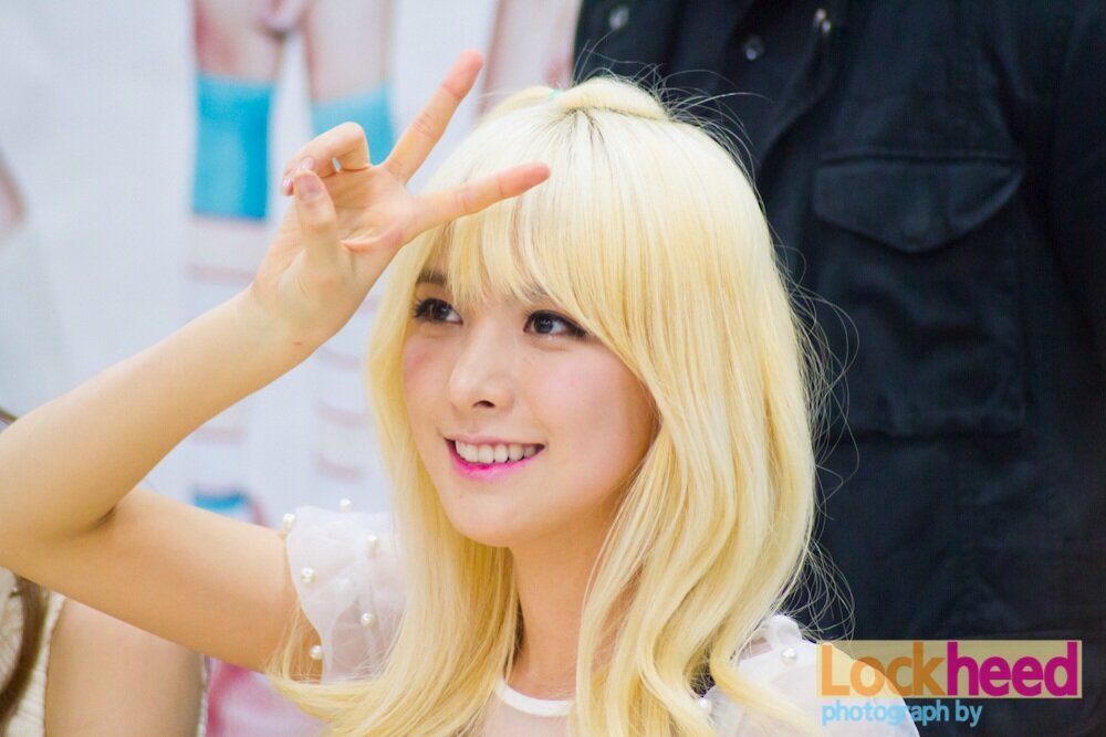 Hello Venus Alice: Alice at Hello Venus Fansign Event in Daejeon (part 7)