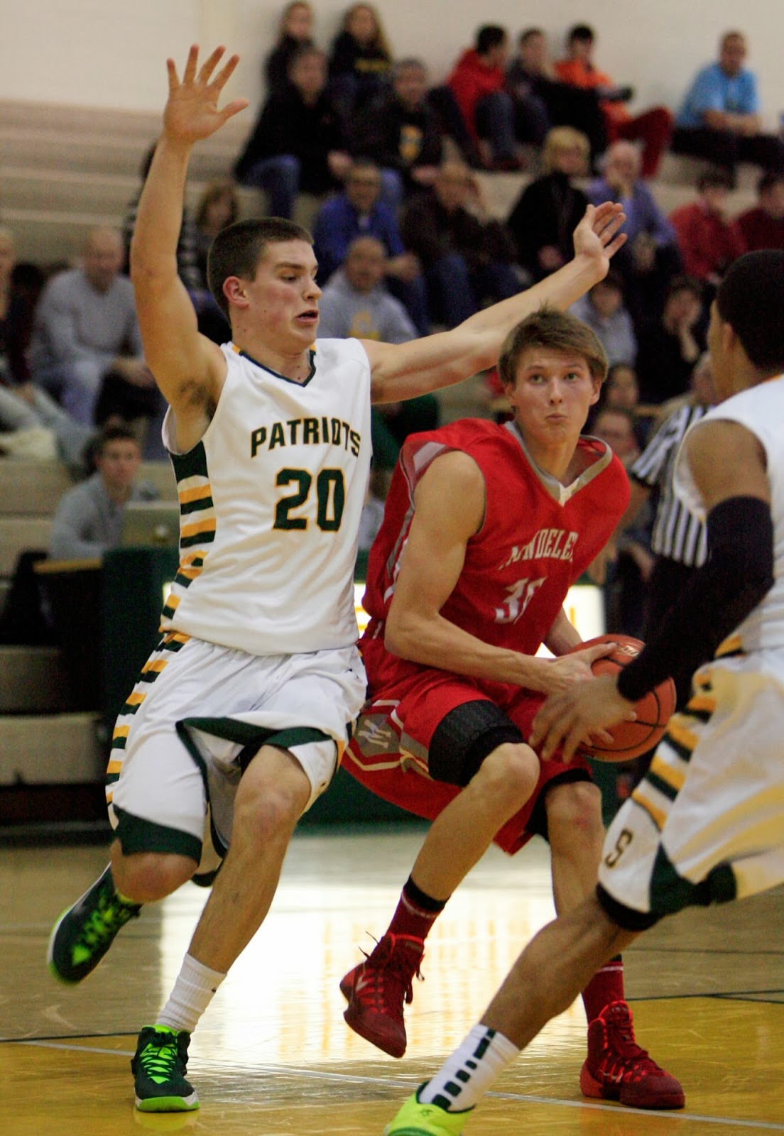 Mark Kodiak Ukena IHSA Varsity Boys Basketball Mundelein at Stevenson