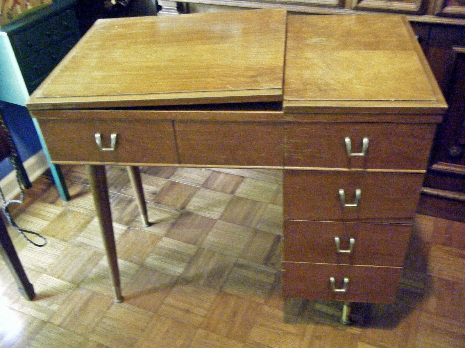 DragonPoodle Studio Lady Kenmore 89, a Pfaff 280 in disguise