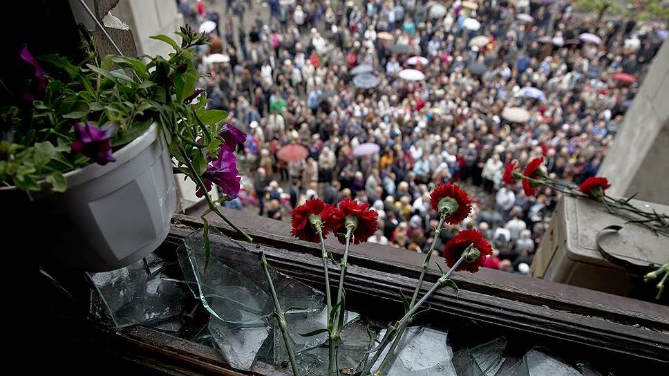 Одесса Мама Цветы возложенные Одесситами в Доме Профсоюзов
