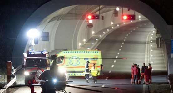 LA IMAGEN DEL DIA: Al menos 28 muertos en un accidente de autobús en Suiza 1