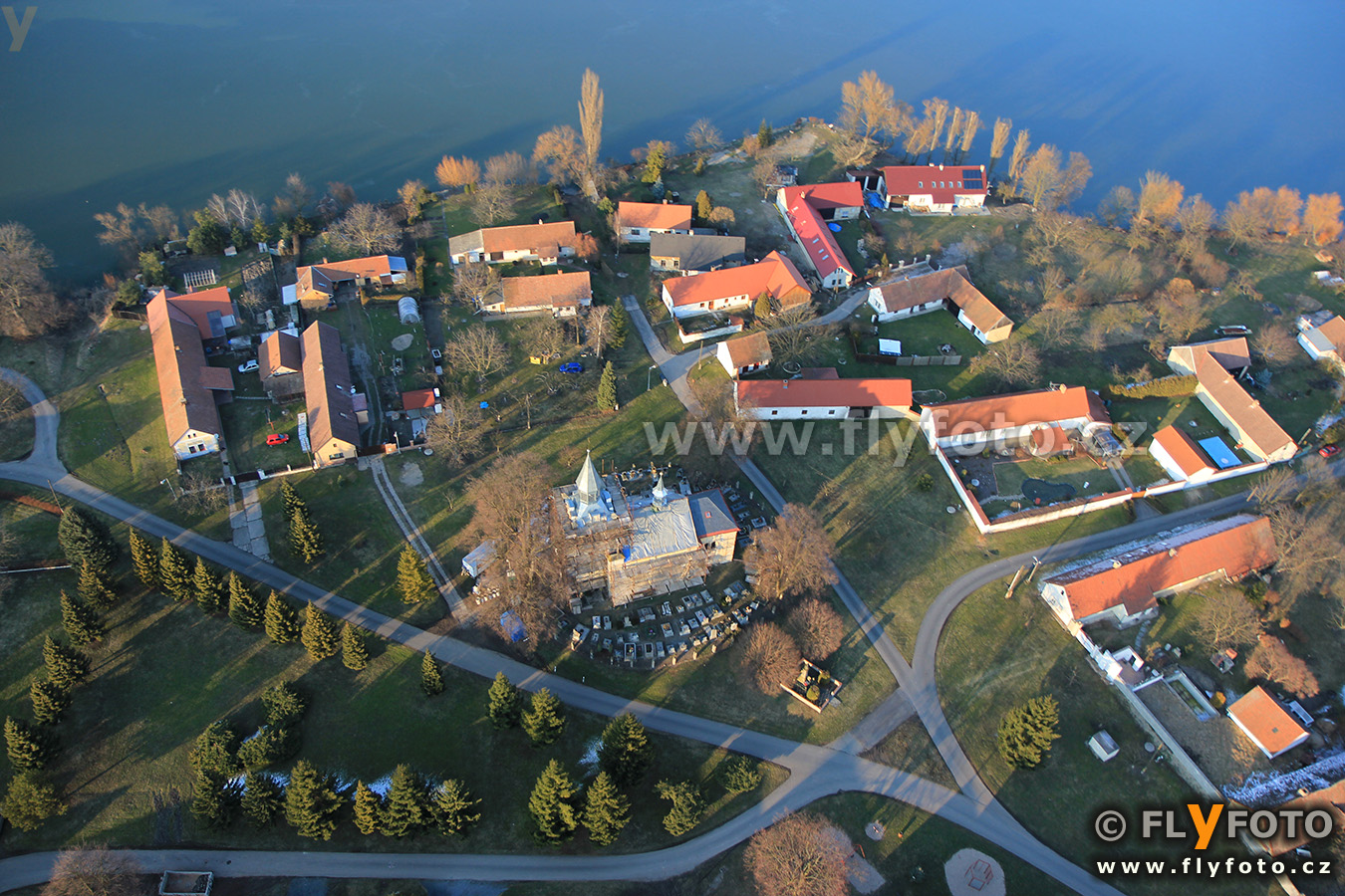 FLyFOTO letecká fotografie a video Choťovice