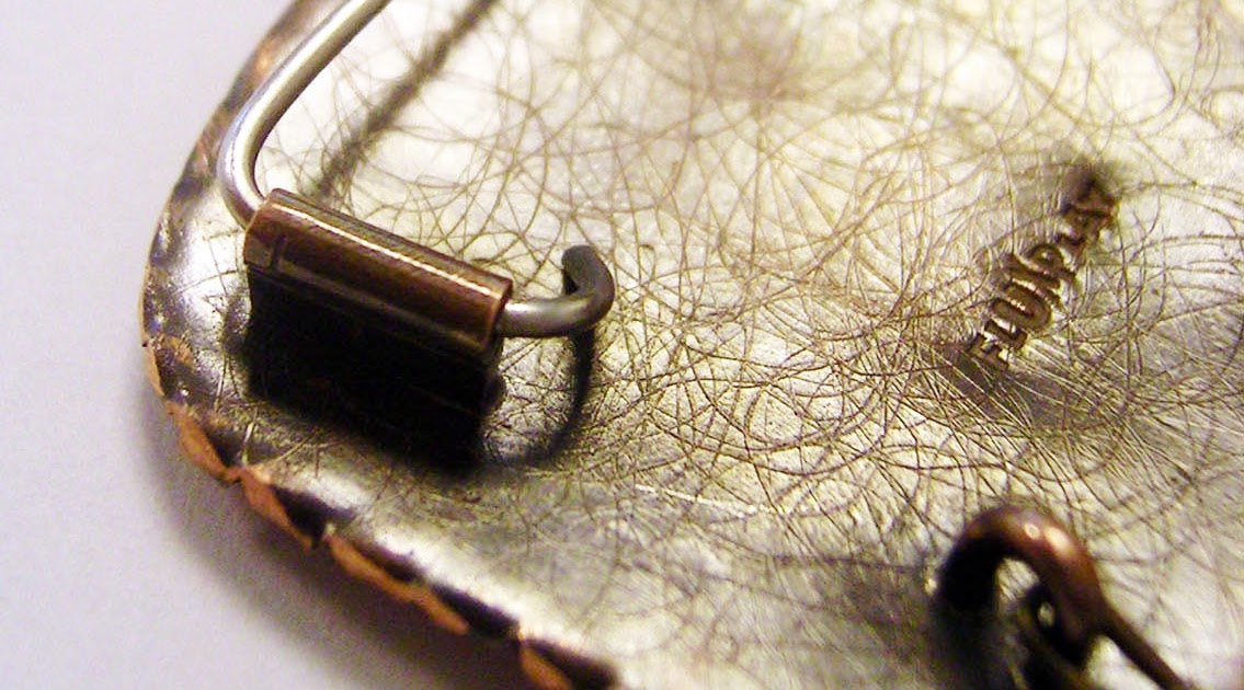 FluxPlay. Simple Brooch Pin backs.