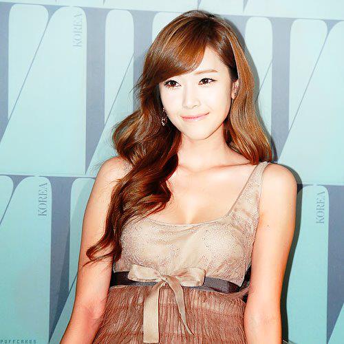 297010_250266618357158_152634124787075_7