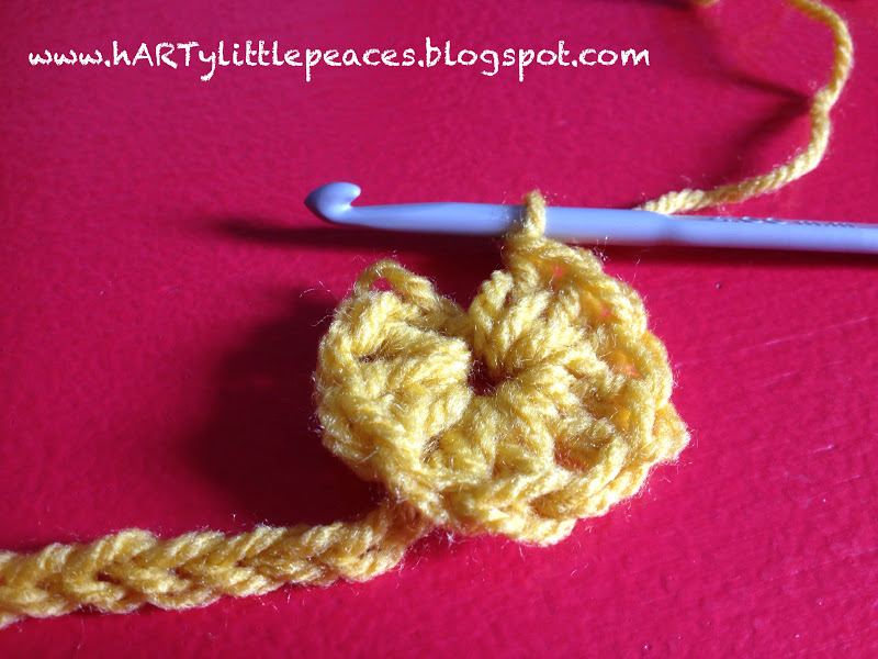 hARTylittlepeaces daisy chain crochet flower tutorial