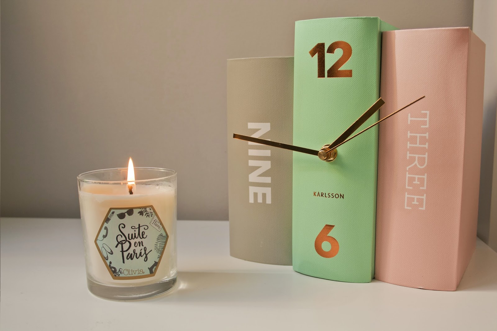 Karlsson Book clock de Sjoerd van Heumen / Vinilosrayados