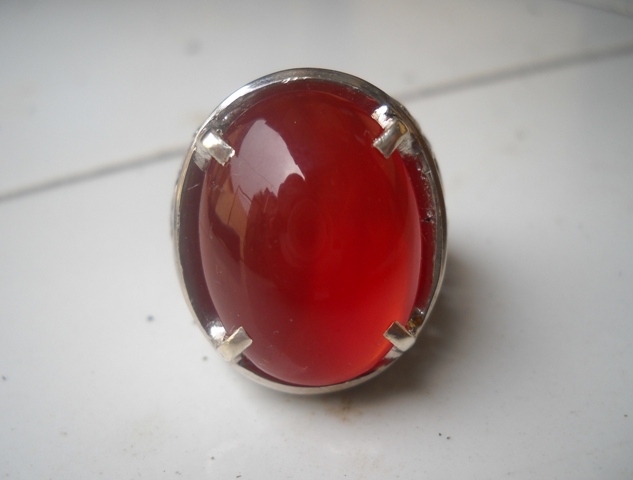batu kinclong batu yaman merah darah yang kinclong batu kinclong batu yaman merah darah yang kinclong