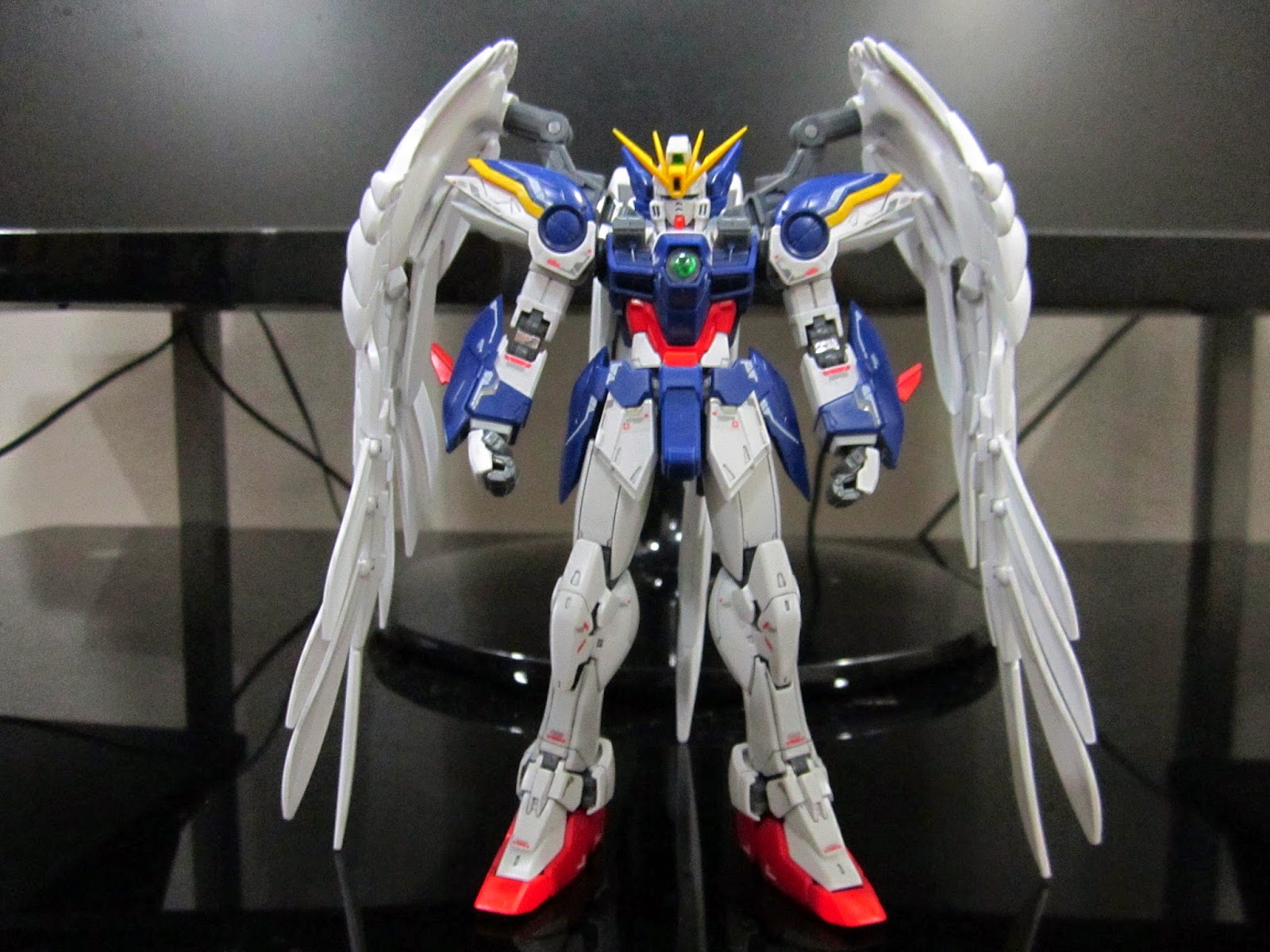 XXXG-00W0 Wing Gundam Zero – MAHQ