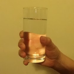 Manfaat minum air putih hangat