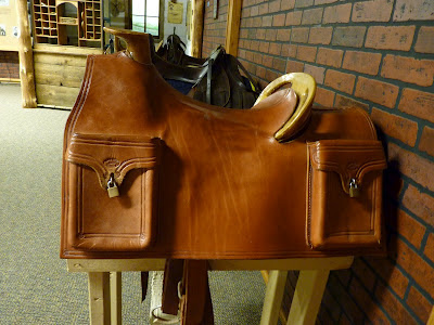 pony express saddle with mochilla
