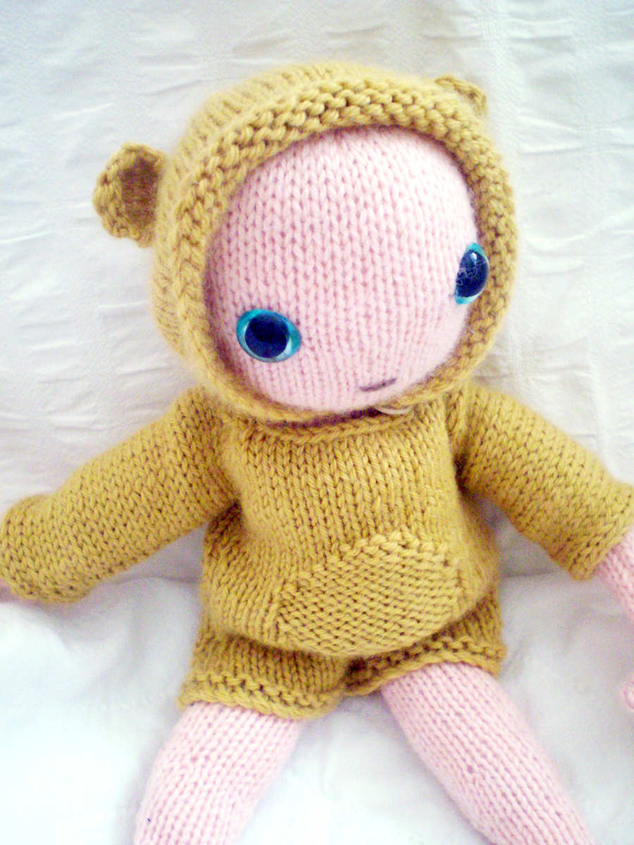 FREE PATTERN: Baby bear Claire Garland: knitting patterns, dolls and inspir...