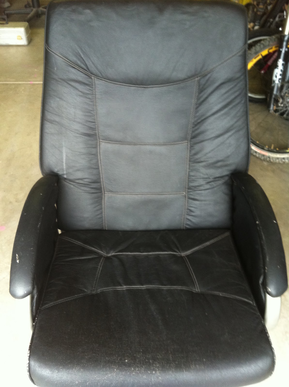 Online yard sale Very comfortable tv chair 15