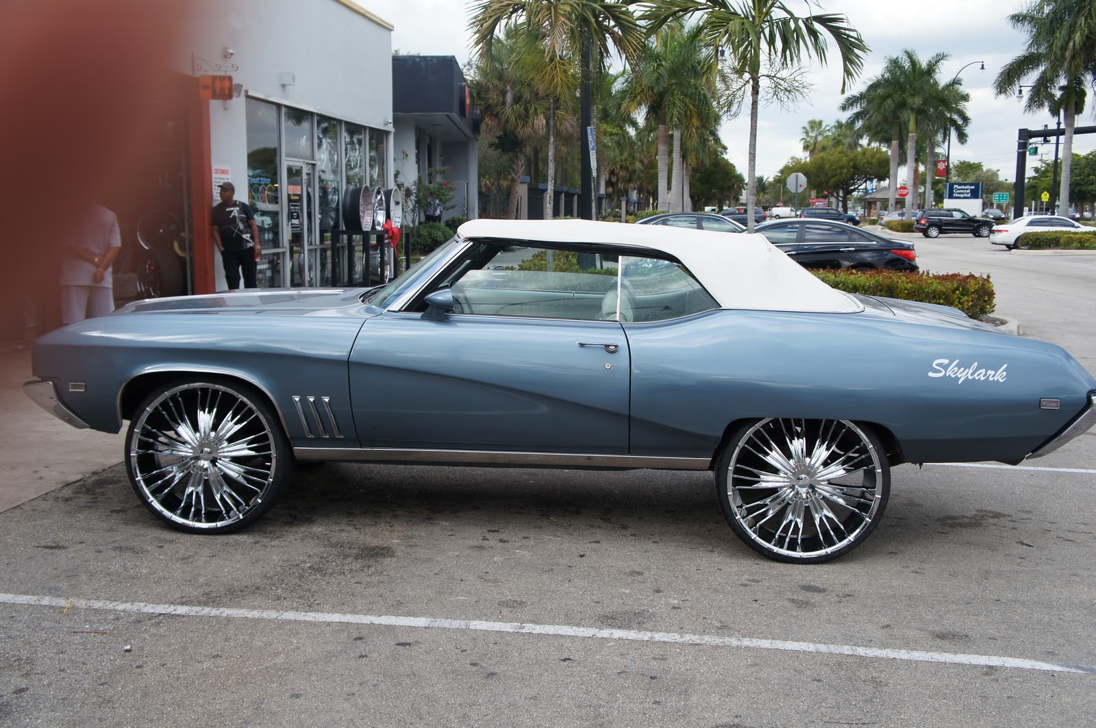 WHYTEE954 CARS ON BIG RIMS BULLY PITBULLS 1968 CHEVY