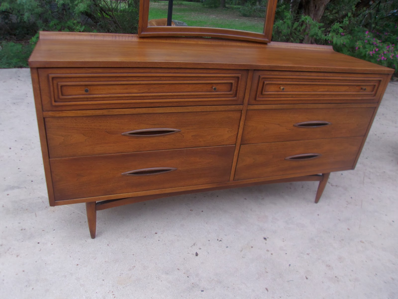 Broyhill Sculptra Dresser And Nightstand For Sale Mad For Mid Century
