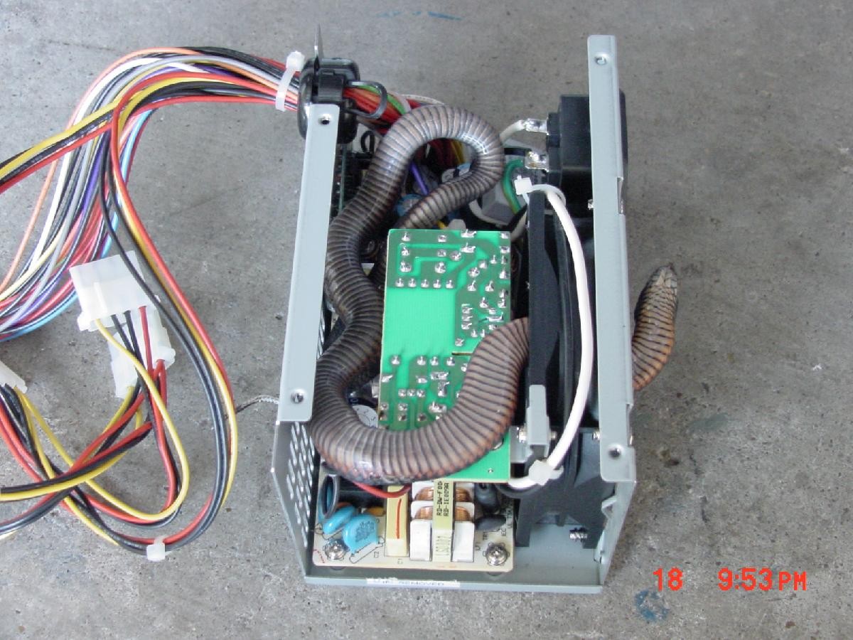 BE CAREFUL... अपने CPU के पास पैर रखने में सावधानी रखे- फोटोज देखे