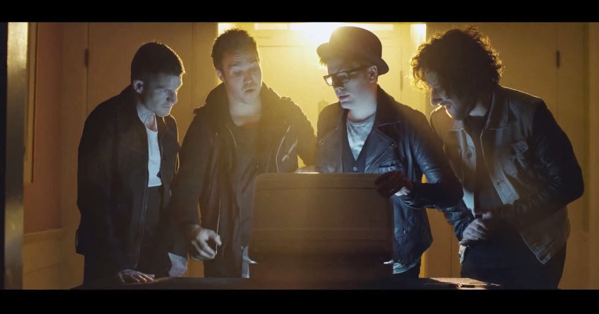 Скачать песню light em up fall out boy