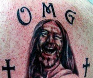 tatuaje feo de jesus con la leyenda: omg