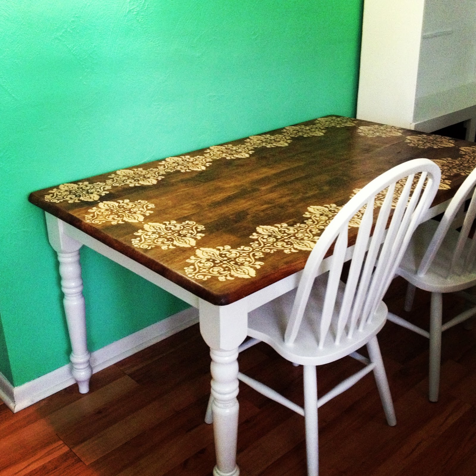 Ramblings of a Heart Momma DIY Stenciled Table Top