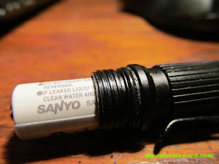 Olight I3S AAA flashlight - Showing square cut threads Olight I3S AAA flashlight - Showing square cut threads