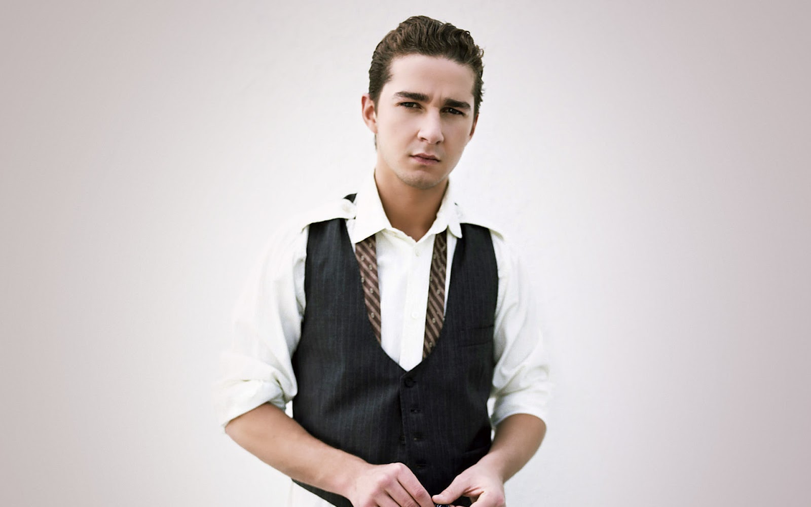 http://4.bp.blogspot.com/-QlNlWXyrvUA/UB1iuSryR1I/AAAAAAAAAmc/Fygj2NWZiAc/s1600/Shia+LaBeouf+Wallscelebs.blogspot+(3).jpg