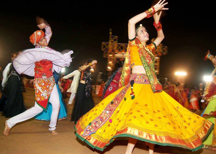 www.indiaonsale.in Famous Indian Folk Dance of Gujarat and Rajasthan