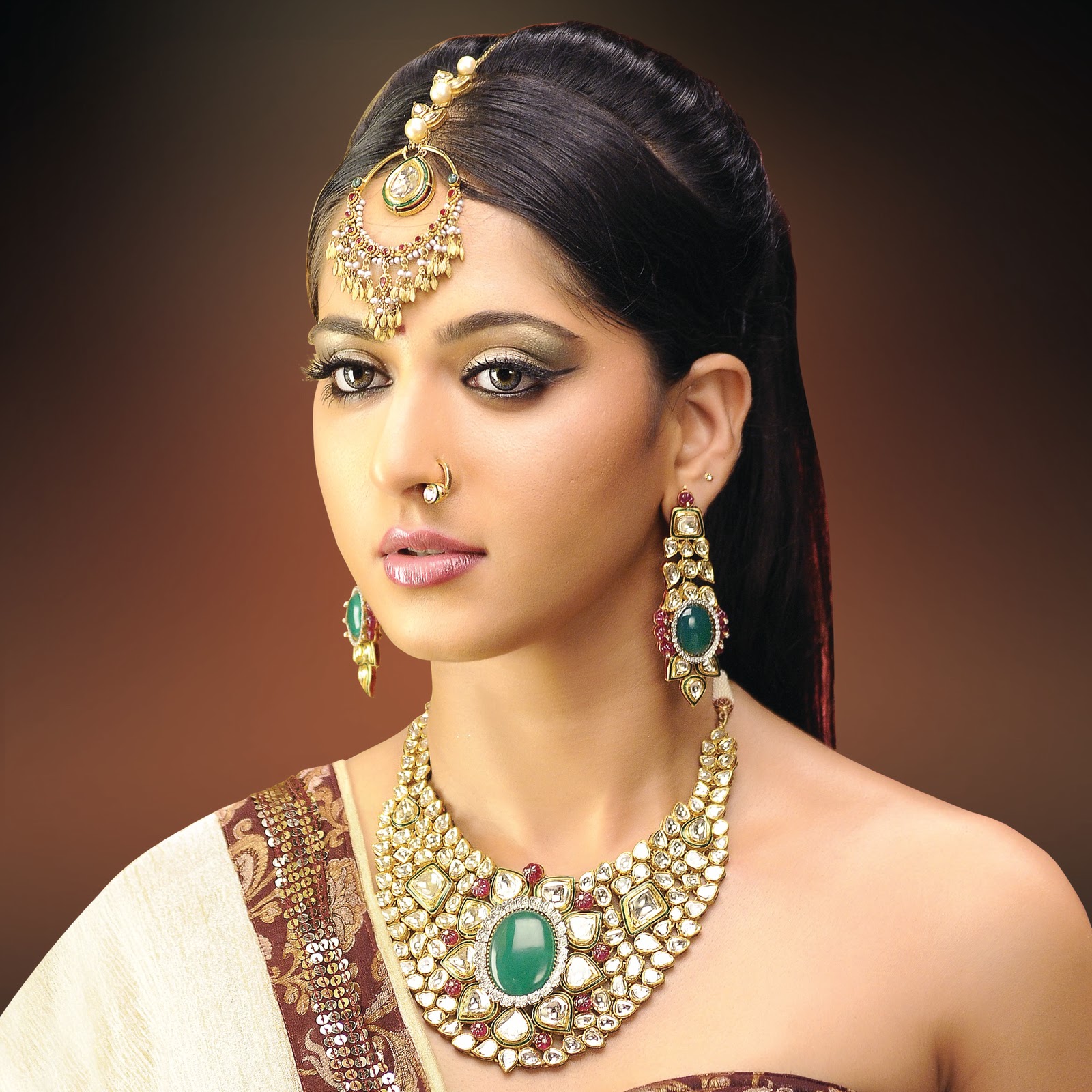 http://4.bp.blogspot.com/-QpBFlQU1G8Y/TbRDw4qqBnI/AAAAAAAACVU/eyLuudMuU9Q/s1600/Anushka-Shetty-in-rana.jpg