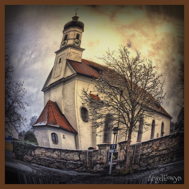 Warped Church Augsburg_0435