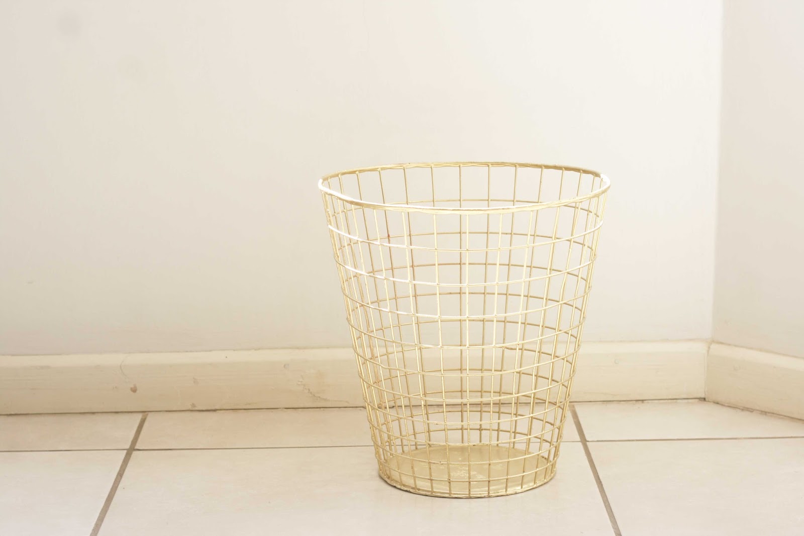 Just Four More Minutes DIY A shiny waste paper basket makeover