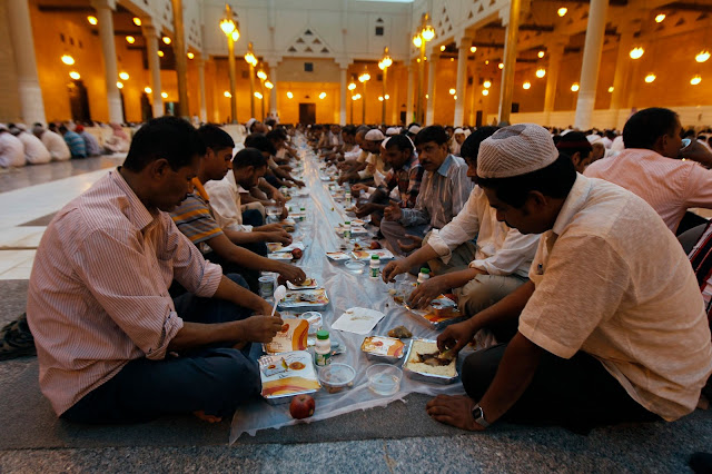 Berbuka puasa bersama Berbuka puasa bersama