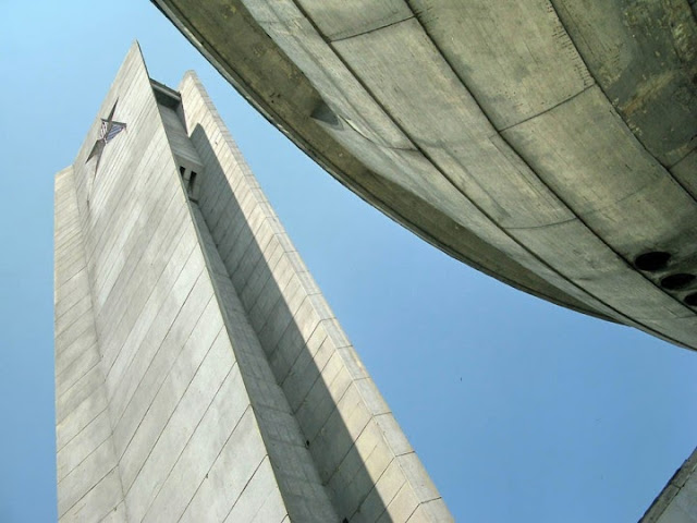 Monumento Buzludzha forma OVNI sovietico edificio