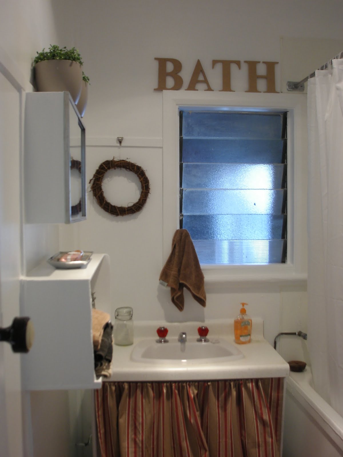 thom haus handmade A low cost bathroom makeover!