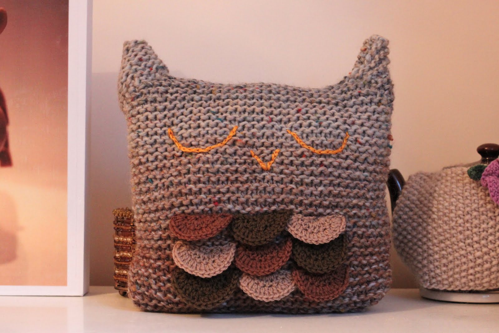 KnittingPony: Sleepy Owl Cushion (Free Knitting Pattern)