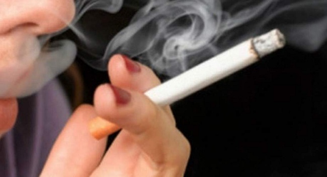 Μαυρωτάς: Ο νόμος για το κάπνισμα παραβιάζεται και μέσα στη Βουλή Μαυρωτάς: Ο νόμος για το κάπνισμα παραβιάζεται και μέσα στη Βουλή