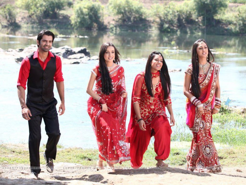 http://4.bp.blogspot.com/-QxxvdHfFzbI/T7Ona-ksyaI/AAAAAAAAMtY/JkigdZIUIKA/s1600/184700-sanaya-irani-barun-sobti-krystle-dsouza-and-nia-sharma-at-star.jpg